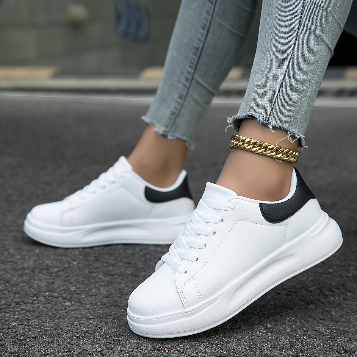 Ortopediska vita syntetiskt tygsneakers för kvinnor