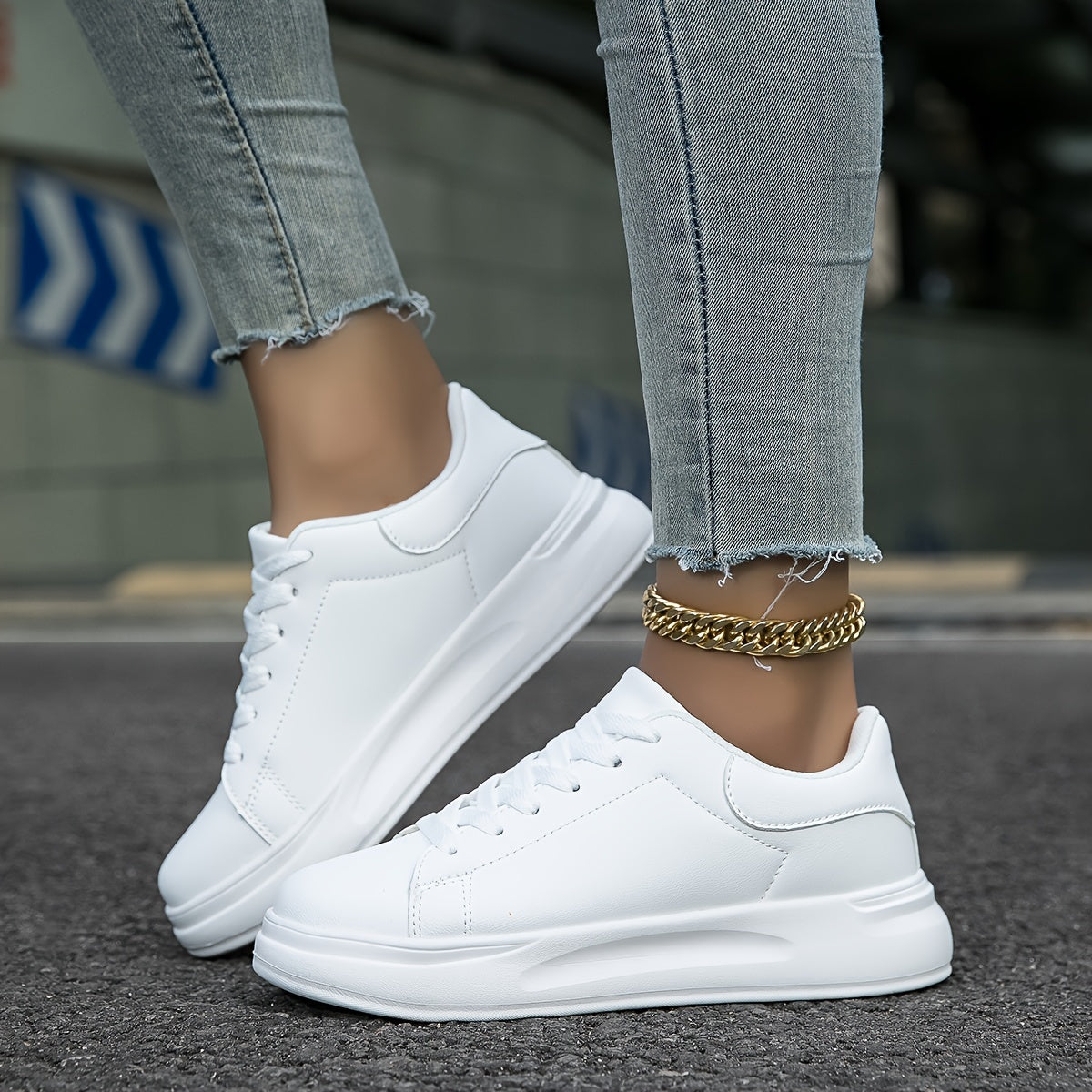 Ortopediska vita syntetiskt tygsneakers för kvinnor