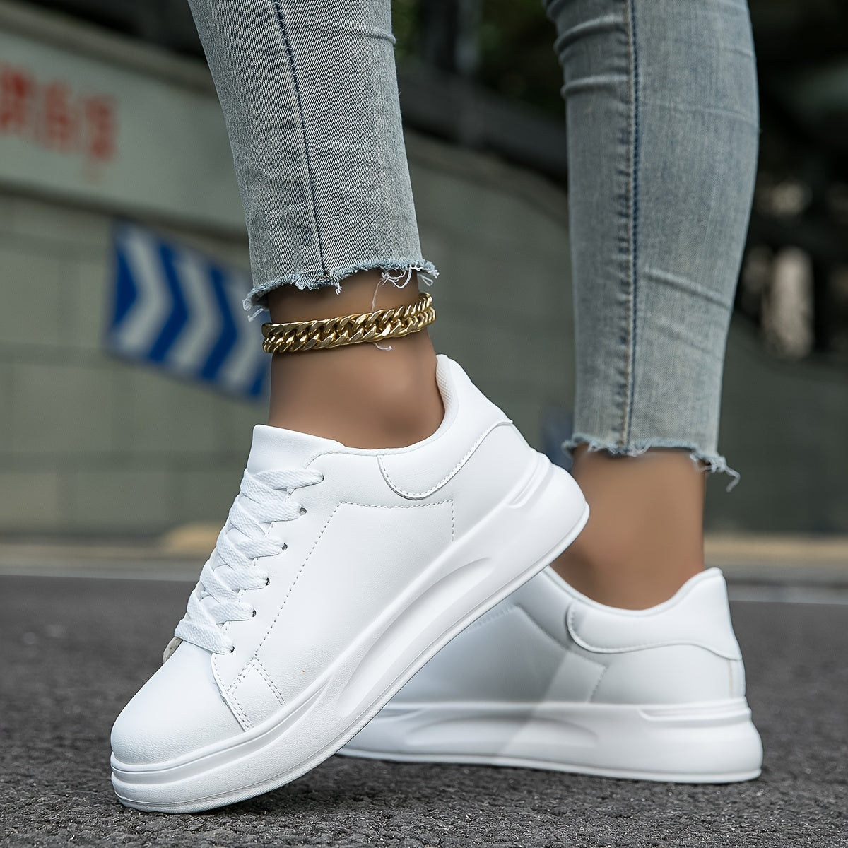 Ortopediska vita syntetiskt tygsneakers för kvinnor