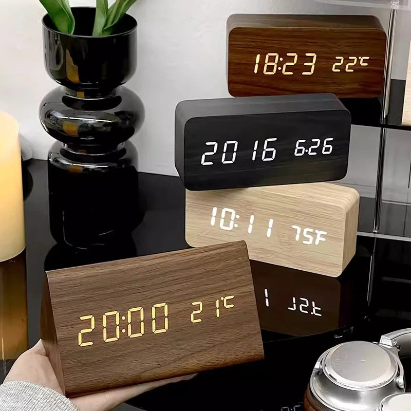EcoLED Clock - Digitalt trälarm med röststyrning MILA Sverige