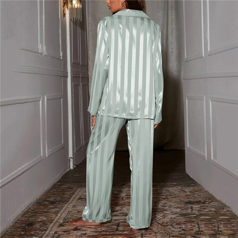 Pyjamas för dam | Pyjamasset med knäppning | Satin lounge set | Sidenro